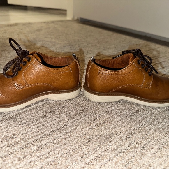 Boys Dress Shoes. Size 9 - Picture 2 of 5